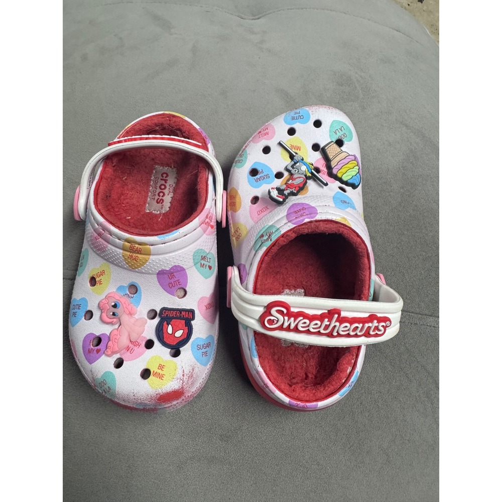 Crocs Kids Classic Lined Sweethearts Clog White Red Heart Print Size J1 Jibbitz